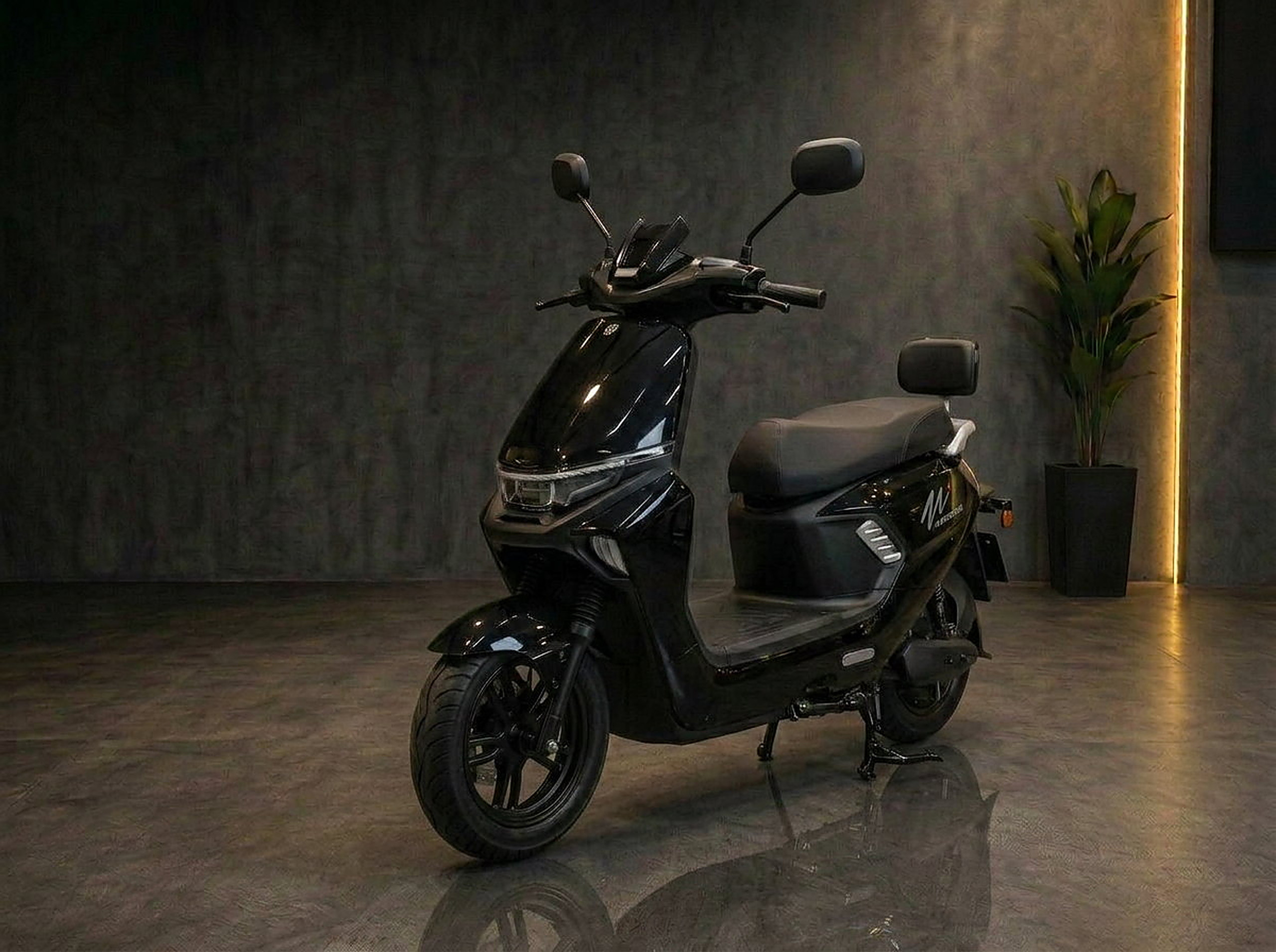 Scooter elétrica LUVVE A4 na cor Preto