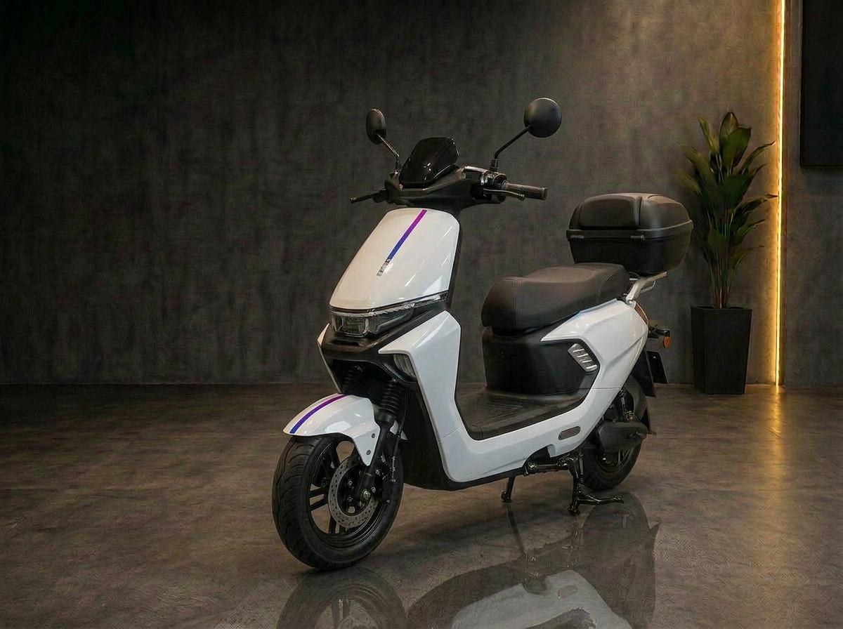 Scooter elétrica LUVVE E50 na cor Branca
